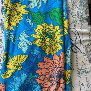 Lularoe leggings- pretty floral pattern- blue base.